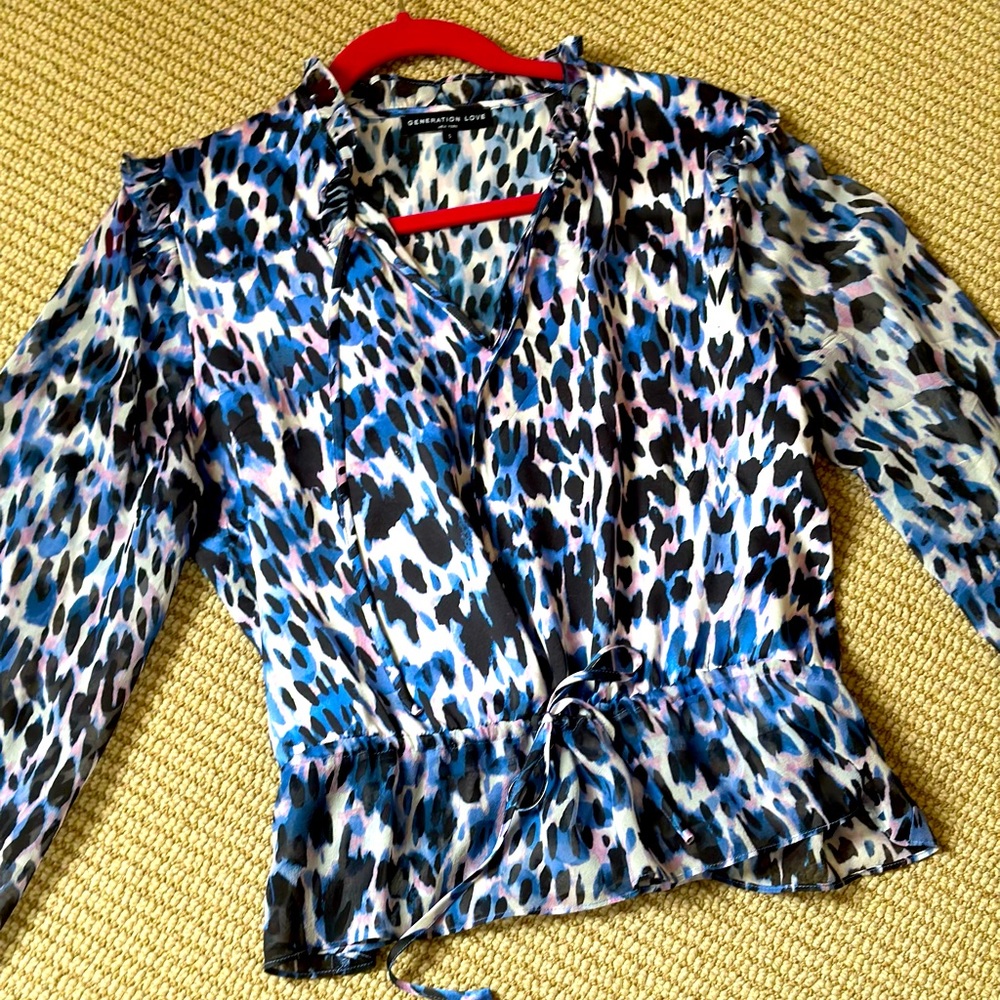 NWOT Generation Love gorgeous 100% silk blouse